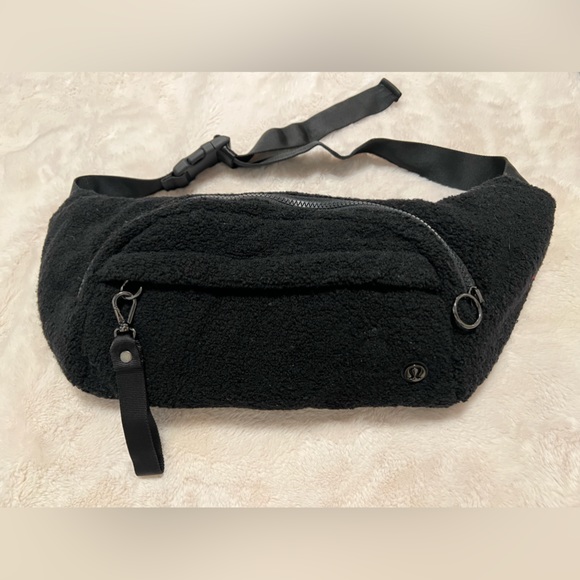 Lululemon On The Beat Belt Bag Sold Out! - Picture 5 of 9